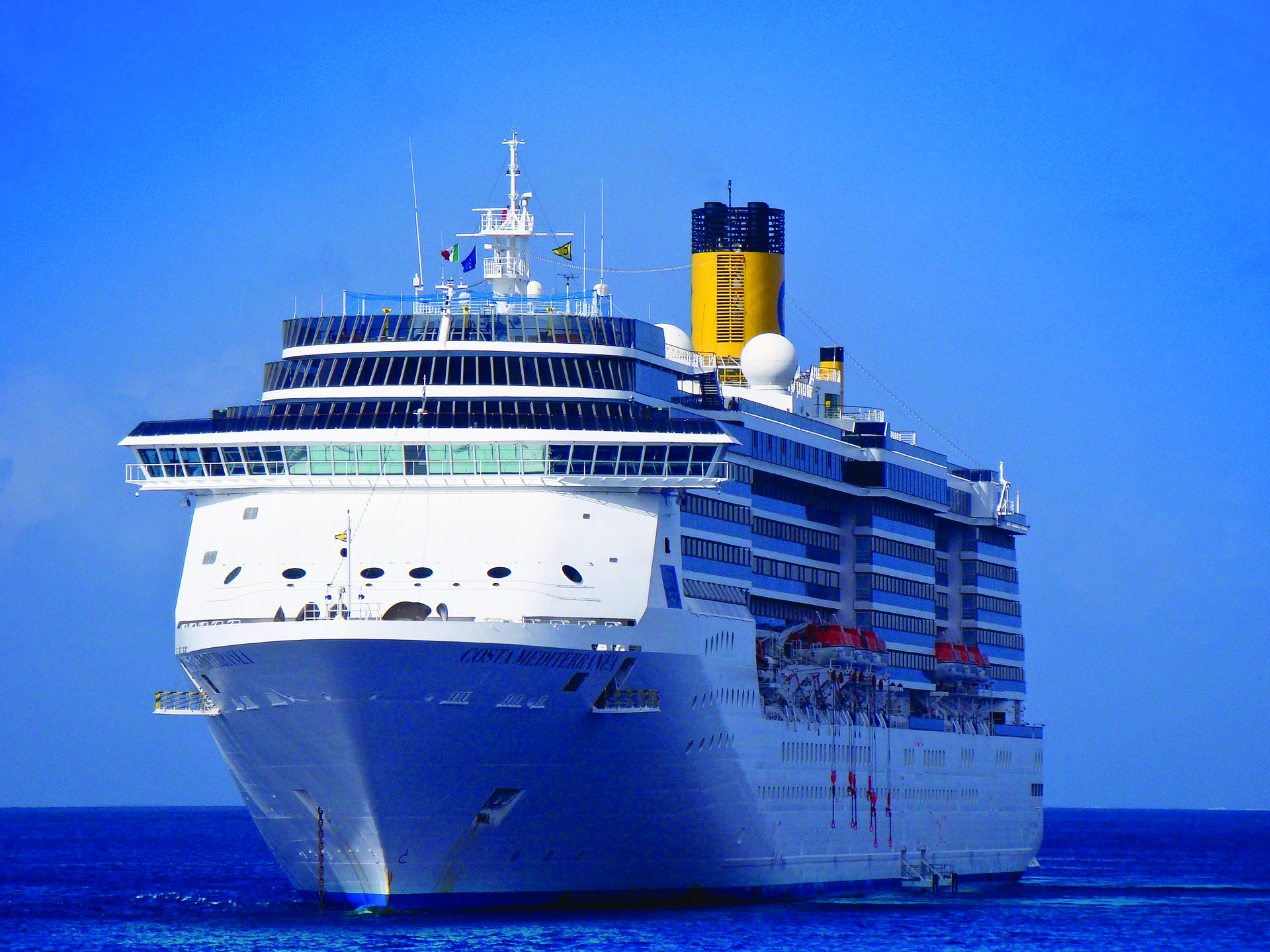 cruise-2090928_1920