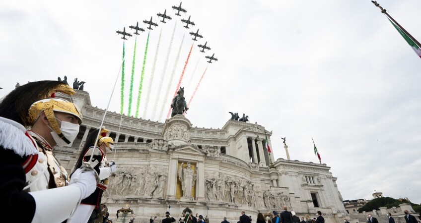 4 NOVEMBRE FESTA DELLE FORZE ARMATE

 FRECCIA TRICOLORE  FRECCE TRICOLORI

CORAZZIERE CORAZZIERI